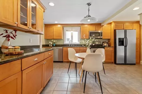 16 Temple St, Reading, MA 01867 photo 6