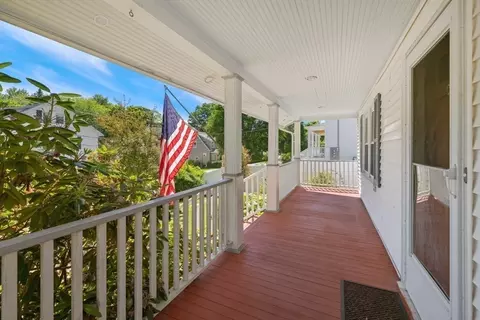 16 Temple St, Reading, MA 01867 photo 4