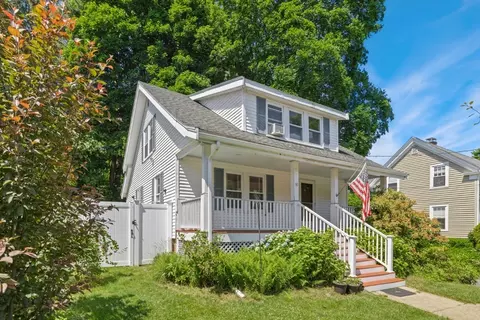 16 Temple St, Reading, MA 01867