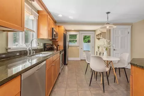 16 Temple St, Reading, MA 01867 photo 7