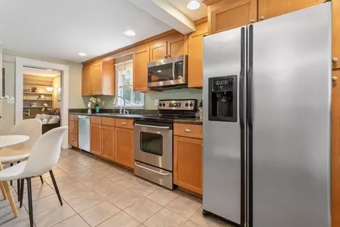 16 Temple St, Reading, MA 01867 photo 8