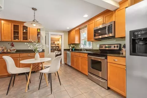 16 Temple St, Reading, MA 01867 photo 5