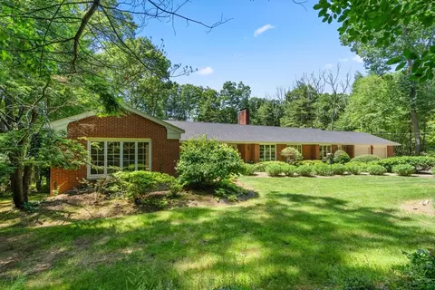 62 Mill St, Sherborn, MA 01770
