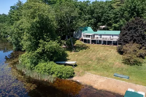 18 Holts Point Rd, Sandown, NH 03873
