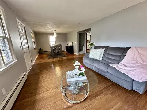 Living - 87 Mayfield St, Springfield, MA 01108 photo 1 of 4