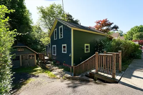 29 William St, Chester, MA 01011