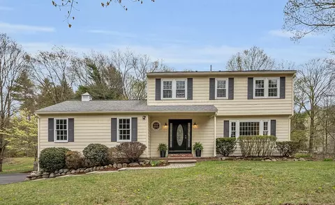 1 Banbury Dr, Westford, MA 01886