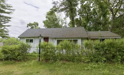 2 Ledge St, Lakeville, MA 02347