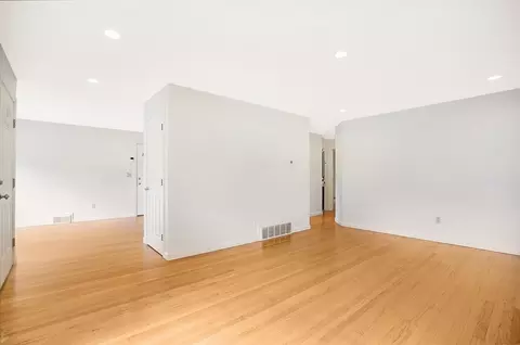 6 Ellendale Cir, Springfield, MA 01128 photo 4