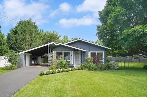6 Ellendale Cir, Springfield, MA 01128