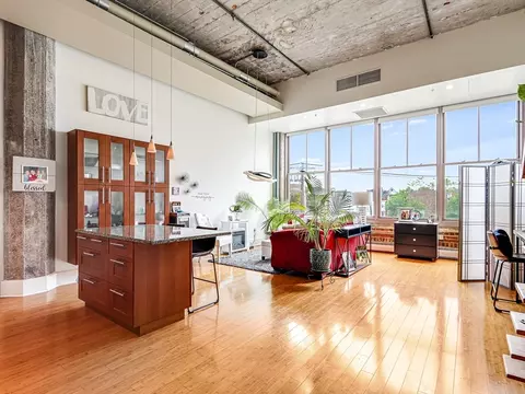 156 Porter St #206, Boston, MA 02128