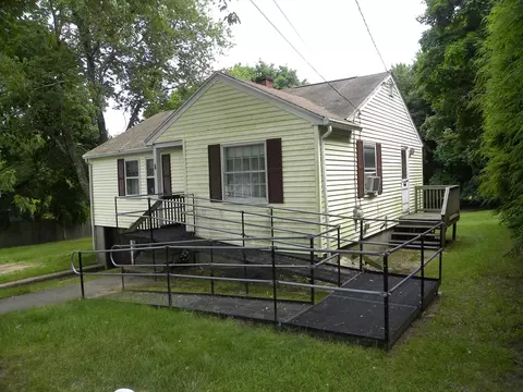Exterior - 7 Webster Rd, Ashland, MA 01721 photo 2 of 9