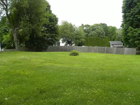 Exterior - 7 Webster Rd, Ashland, MA 01721 photo 8 of 9