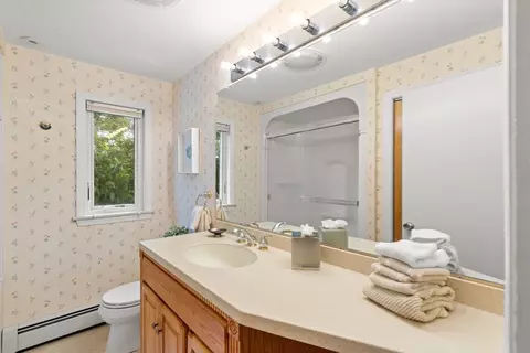 Bath - 16 Sheldon Rd, Marblehead, MA 01945 photo 2 of 3