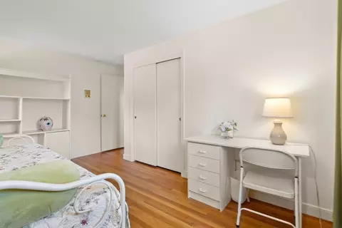 Bedroom - 16 Sheldon Rd, Marblehead, MA 01945 photo 3 of 6