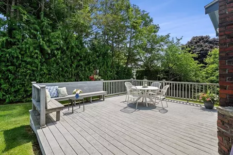 Exterior - 16 Sheldon Rd, Marblehead, MA 01945 photo 4 of 6