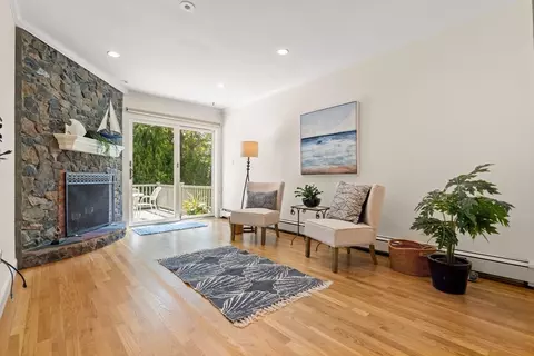 Living - 16 Sheldon Rd, Marblehead, MA 01945 photo 2 of 2