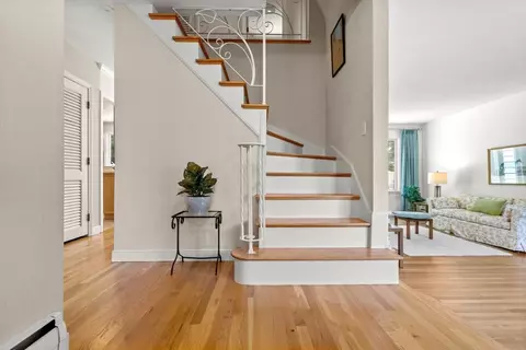 Entry Way - 16 Sheldon Rd, Marblehead, MA 01945 photo 1 of 1