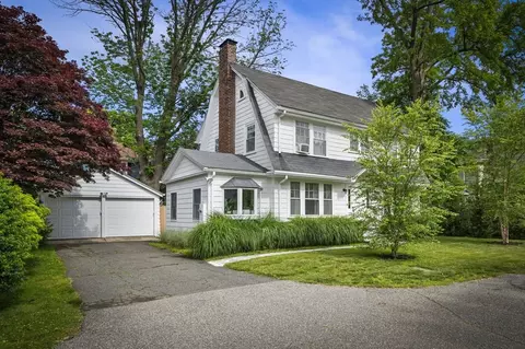 5 Chesterlee Ln, Swampscott, MA 01907