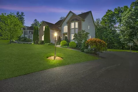 39 Regency Dr, Dracut, MA 01826