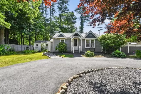 51 West St, Carver, MA 02330