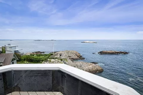 View/Area - 421 423 Ocean Ave, Marblehead, MA 01945 photo 3 of 5