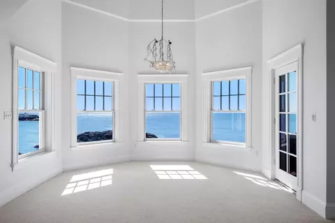 Bedroom - 421 423 Ocean Ave, Marblehead, MA 01945 photo 1 of 5