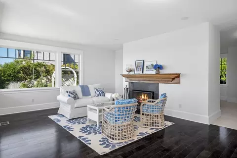 Living - 421 423 Ocean Ave, Marblehead, MA 01945 photo 1 of 6