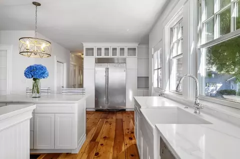 Kitchen - 421 423 Ocean Ave, Marblehead, MA 01945 photo 3 of 5