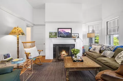 Living - 421 423 Ocean Ave, Marblehead, MA 01945 photo 5 of 6