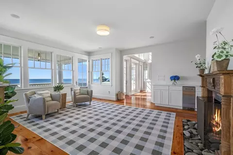 Living - 421 423 Ocean Ave, Marblehead, MA 01945 photo 3 of 6