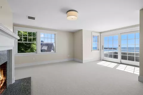 Bedroom - 421 423 Ocean Ave, Marblehead, MA 01945 photo 2 of 5