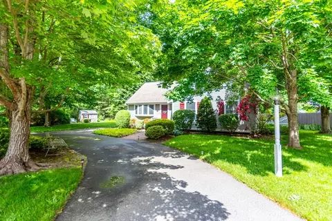 43 Ships Lantern Dr, Mashpee, MA 02649 photo 2