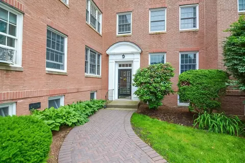 40 Browne St #5, Brookline, MA 02446