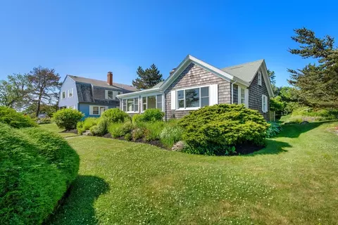 52 Beacon St, Marblehead, MA 01945