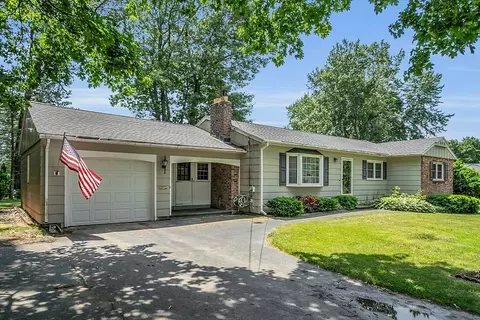 35 Stuart Ct, Leominster, MA 01453