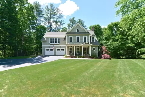 15 River St, Upton, MA 01568