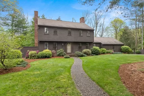 32 Candlewood Dr, Topsfield, MA 01983