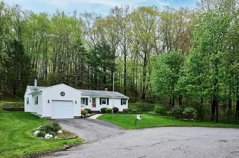 20 Wayne Ct, Holyoke, MA 01040