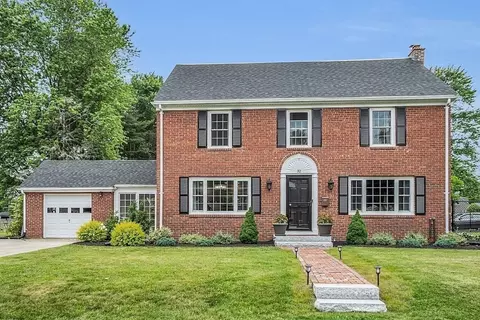 32 Pine St, Oxford, MA 01540