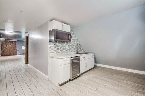 Entry Way - 150-152 Leyfred Ter, Springfield, MA 01108 photo 1 of 1