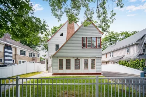 150-152 Leyfred Ter, Springfield, MA 01108