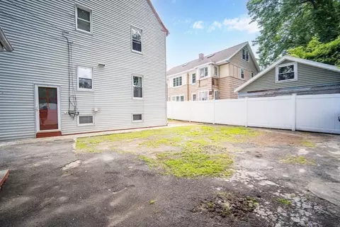 Exterior - 150-152 Leyfred Ter, Springfield, MA 01108 photo 6 of 7