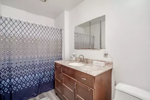 Bath - 150-152 Leyfred Ter, Springfield, MA 01108 photo 4 of 5
