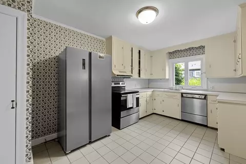 Kitchen - 58 Longview Dr, Marblehead, MA 01945 photo 1 of 2