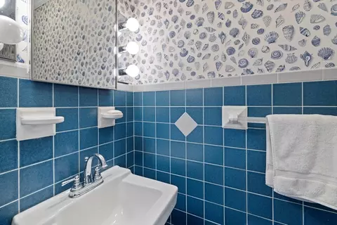 Bath - 58 Longview Dr, Marblehead, MA 01945 photo 1 of 2