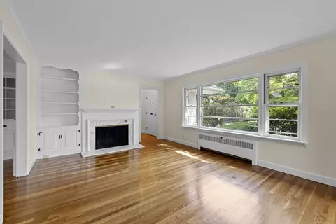 Living - 58 Longview Dr, Marblehead, MA 01945 photo 1 of 2