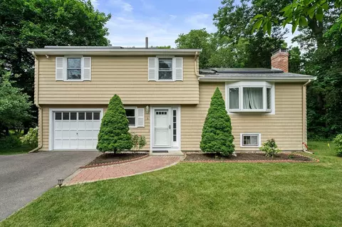 6 Valley View Rd, Wayland, MA 01778