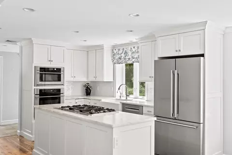 8 Del Prete Dr, Hingham, MA 02043 photo 3