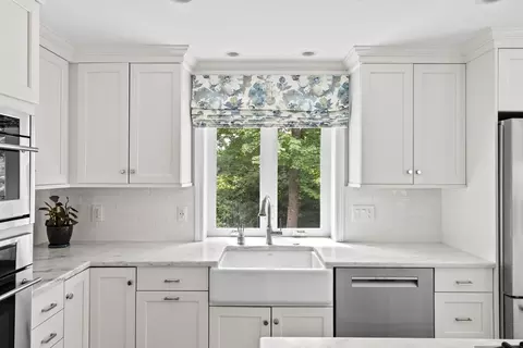 8 Del Prete Dr, Hingham, MA 02043 photo 4